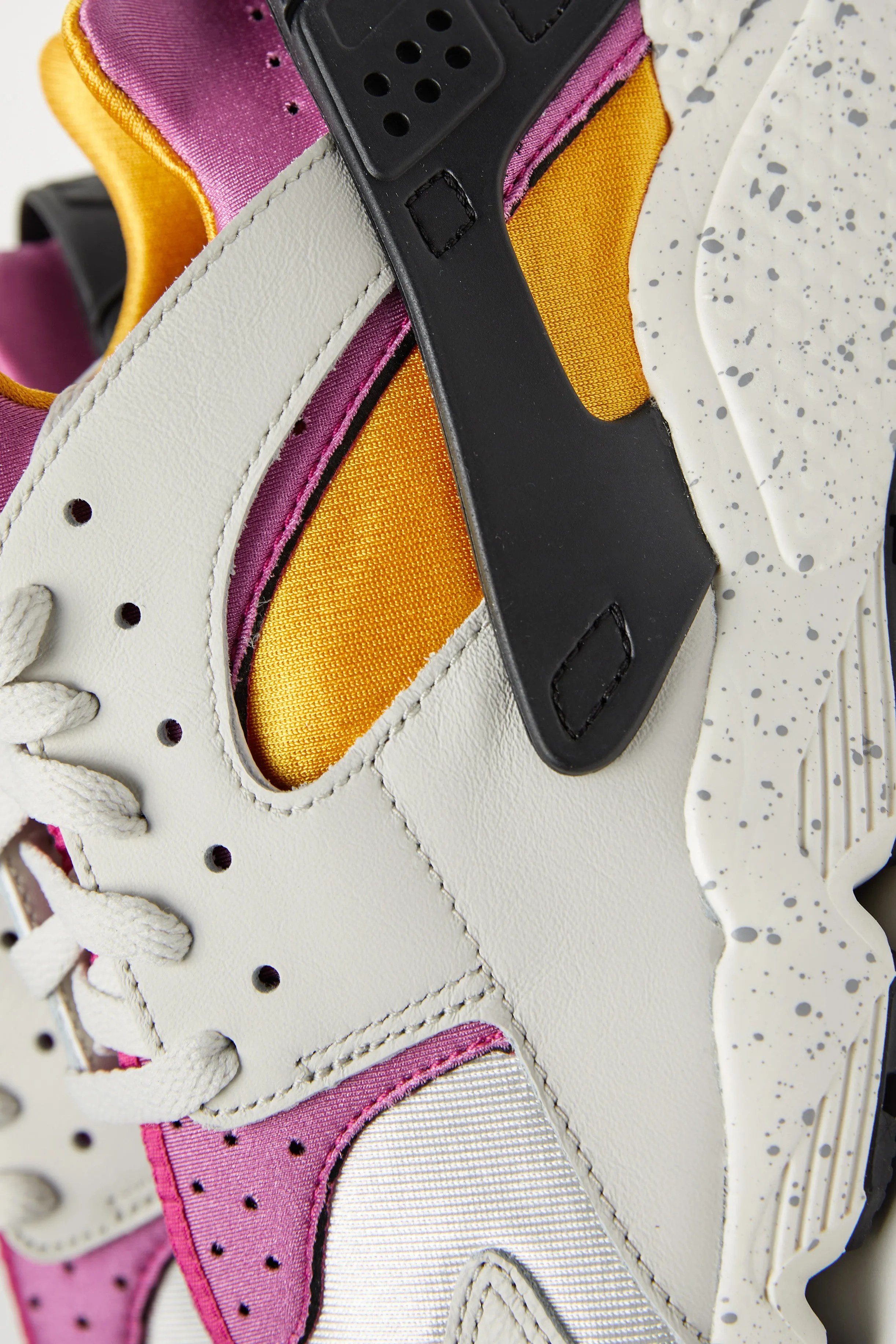 Nike Air Huarache 'Light Bone/Lethal Pink'