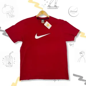Nike Essentials Center Logo Crewneck Tee (XL)