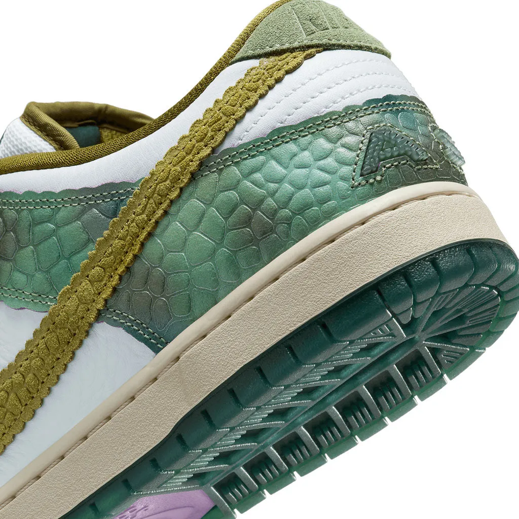 Nike SB Dunk Low  // Chameleon