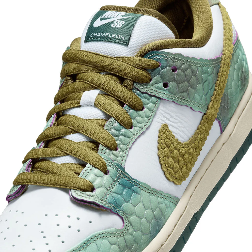 Nike SB Dunk Low  // Chameleon