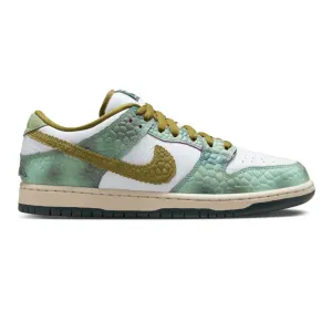 Nike SB Dunk Low  // Chameleon