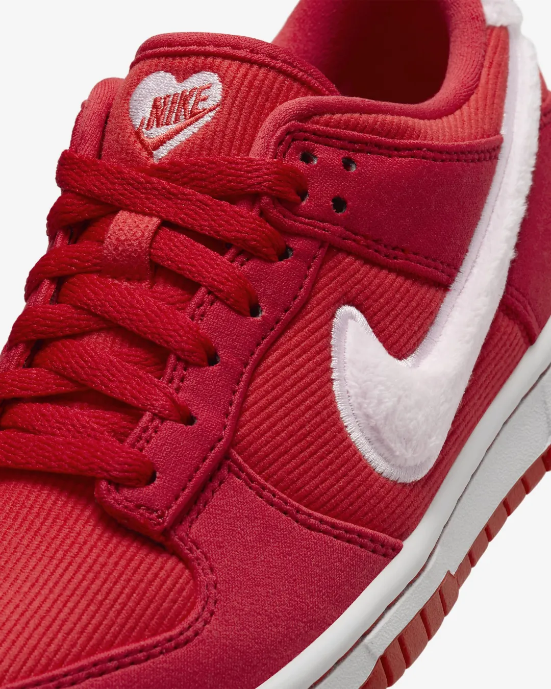 Nike SB Dunk Low 'Valentines Day - Girls Don't Cry' Sneakers