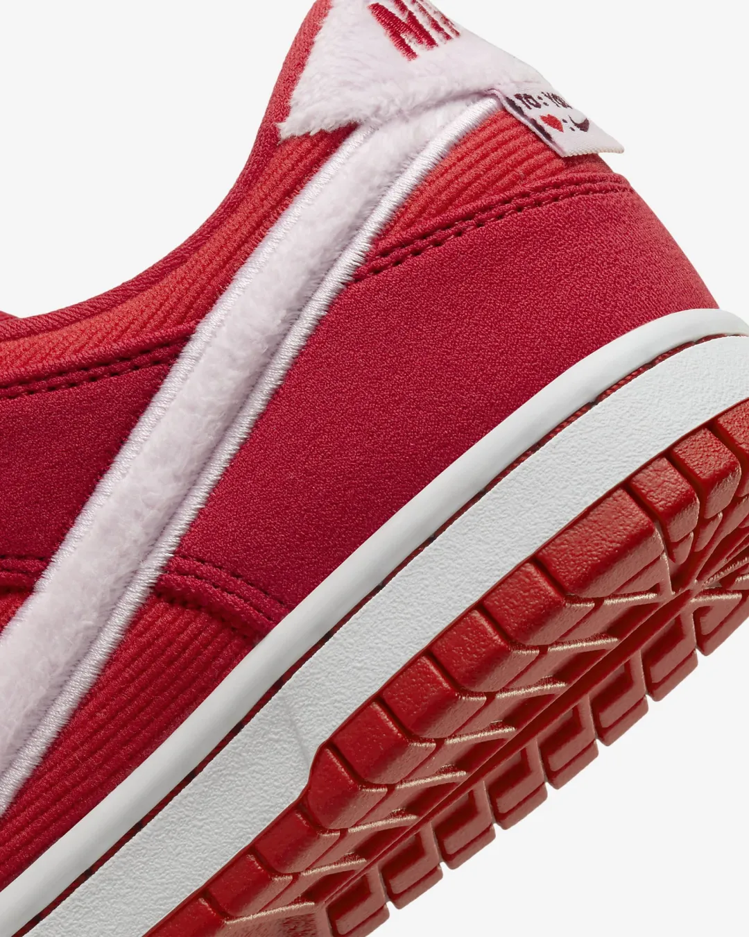 Nike SB Dunk Low 'Valentines Day - Girls Don't Cry' Sneakers