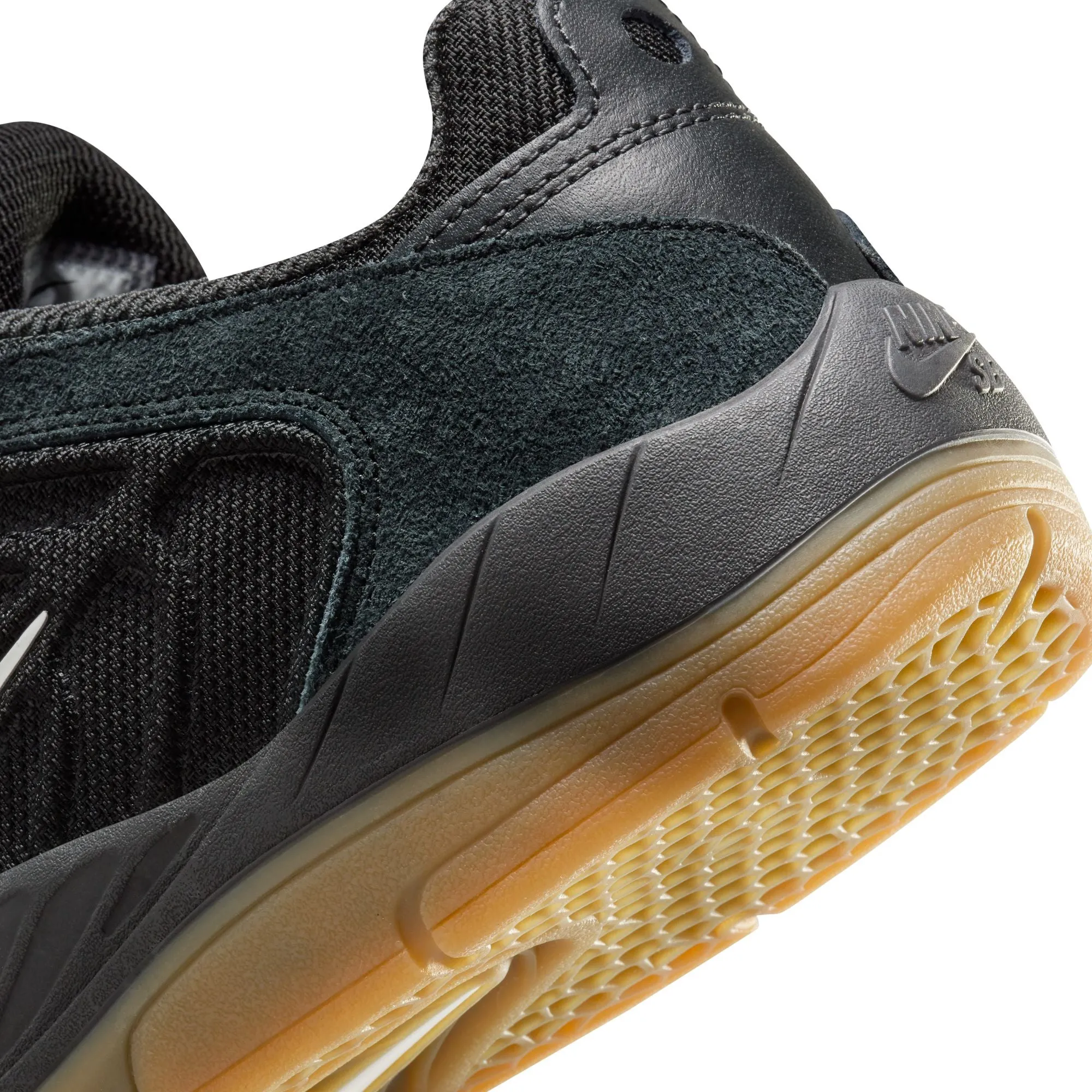 Nike SB Vertebrae Black / Summit White