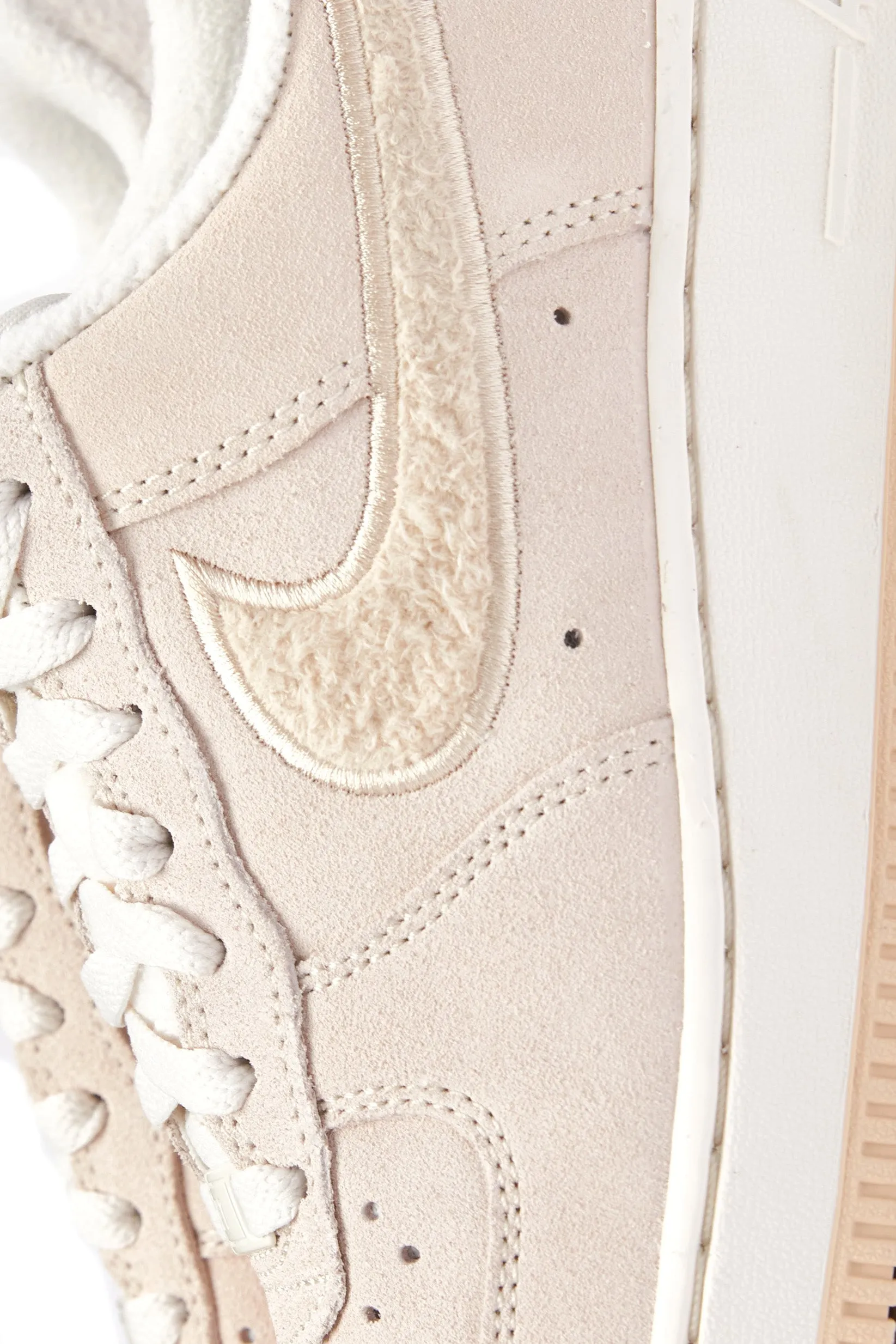 Nike Womens Air Force 1 '07 SE Shoes