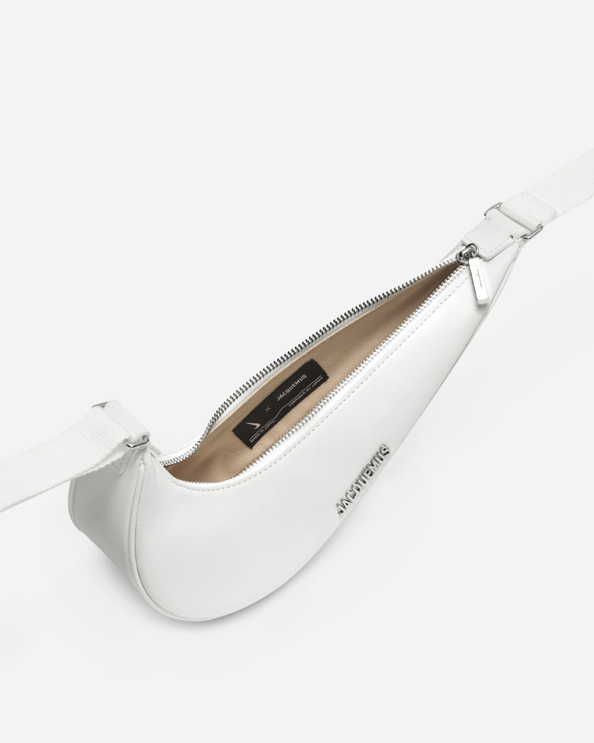 Nike x JACQUEMUS Le Swoosh
