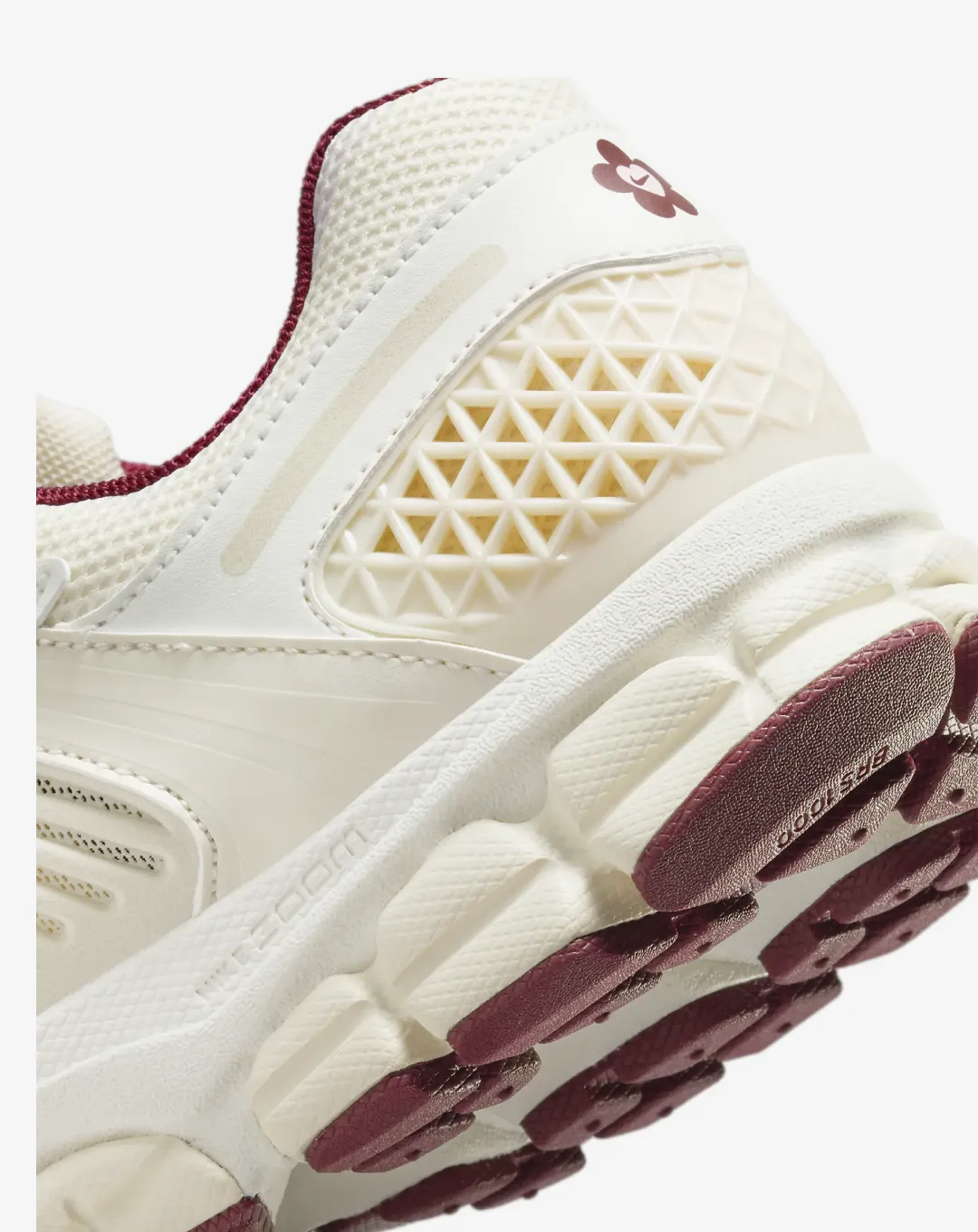 Nike Zoom Vomero 5 Sail/Pale Ivory/Team Red Sneakers